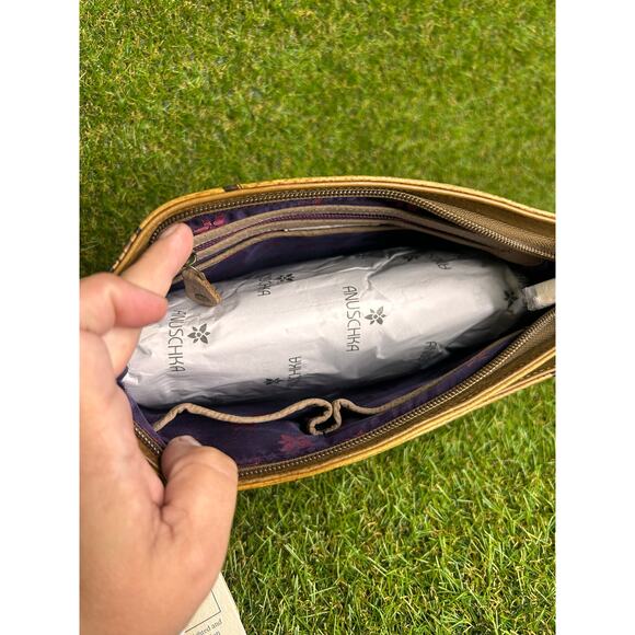 Anuschka Hand Painted Leopard‎ Leather Crossbody Organizer NWT - Picture 4 of 12